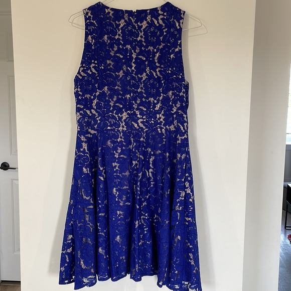 Knee length dress - Picture 3 of 3